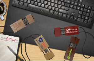 Clé USB personnalisée en bois avec cordon cuir