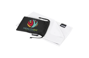 Serviette sport rafraîchissante en PET recyclé avec pochette